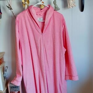 A l9ng sleeve plush bathrobe